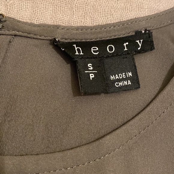 Theory 100% silk blouse . Very good condition. Size S - Picture 5 of 10